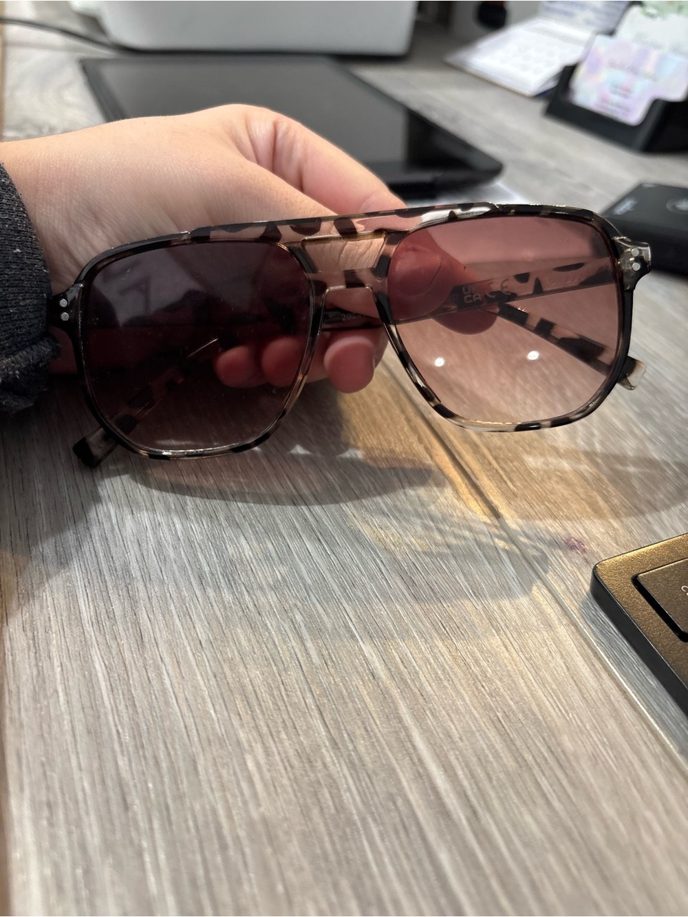 Stylish Women’s Tortoiseshell Sunglasses with Brown Lenses
